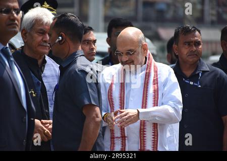 24. Juni 2023, Srinagar, Jammu und Kaschmir, Indien: Indischer Innenminister Amit Shah kommt, um den Grundstein für "Balidan Stambh" (Märtyrerdenkmal) in Srinagar zu legen. Das „Balidan Stambh“ (Märtyrerdenkmal) wird zum Gedenken an die Sicherheitskräfte errichtet, die ihr Leben in Ausübung ihrer Pflicht ließen. Shah ist ein zweitägiger Besuch in Jammu und Kaschmir. (Kreditbild: © Mubashir Hassan/Pacific Press via ZUMA Press Wire) NUR REDAKTIONELLE VERWENDUNG! Nicht für den kommerziellen GEBRAUCH! Stockfoto