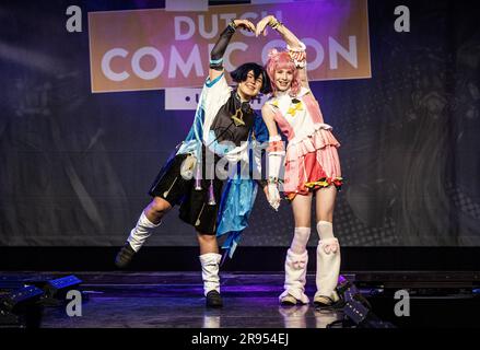 UTRECHT - Teilnehmer während des Cosplay Catwalk in Cosplay-Kostüm während der Dutch Comic Con in den Jaarbeurs. Dutch Comic Con ist eine jährliche Veranstaltung, die Comics, Filme, Serien, Videospiele und Kostüme von Popkultur-Charakteren gewidmet ist. ANP EVA PLEVIER niederlande raus - belgien raus Stockfoto