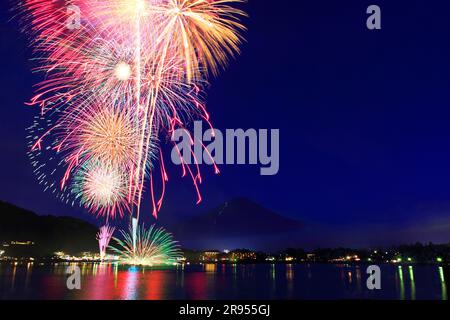 Feuerwerk am Kawaguchi-See Stockfoto