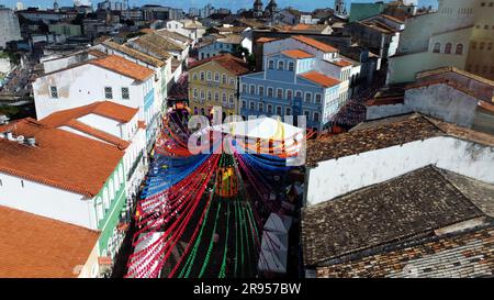 salvador, bahia, brasilien – 23. juni 2023: Dekoration für die Feierlichkeiten von Sao Joao in Pelourinho, dem historischen Zentrum von Salvador. Stockfoto