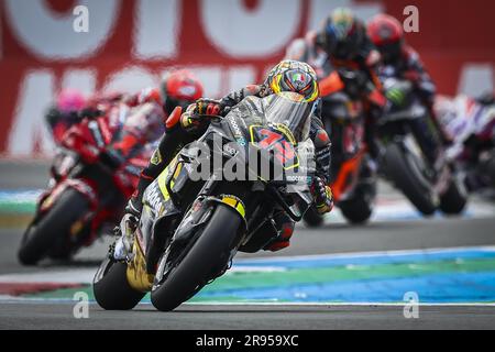 ASSEN – Francesco Bagnale (ITA) über seinen Ducati, Marco Bezzecchi (ITA) über seinen Ducati (lr) in Aktion während des MotoGP-Sprint-Rennens am 24. Juni 2023 auf der TT-Rennstrecke in Assen, Niederlande. ANP VINCENT JANNINK Stockfoto