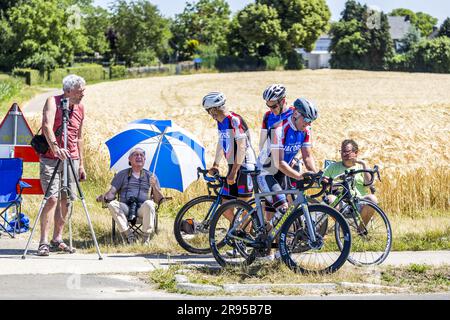 VALKENBURG - öffentlich während der Radtour durch NK. Die Frauen kämpfen in Limburg um den Titel auf der Straße beim NK-Radsport. ANP MARCEL VAN HOORN niederlande raus - belgien raus Stockfoto