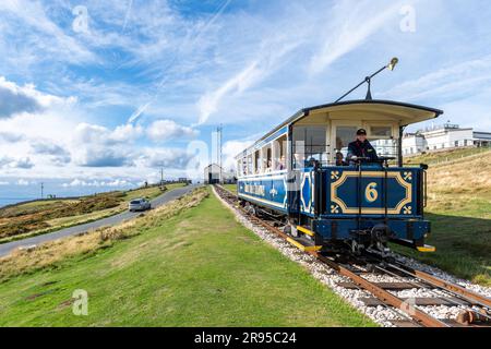 Die Straßenbahn Nr. 6 fährt von der Summit Station mit der Great Orme Tramway, Llandudno, North Wales, UK ab. Stockfoto