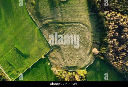 Torwoodlee prähistorisches Broch kreisförmiges Stein-Fundament, ca. 100 n. Chr., in den Stadtmauern der älteren Eisenzeitfort. In der Nähe von Galashiels, Grenzregion, Schottland Stockfoto