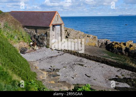 Altes Rettungsboot, Moelfre, Anglesey Stockfoto