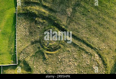 Torwoodlee prähistorisches Broch kreisförmiges Steinfundament, ca. 100 v. Chr., neben den Stadtmauern der älteren Eisenzeitfort. Mit Eingangs- und Intramuralkammern Stockfoto