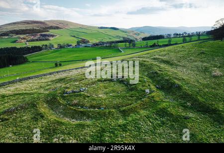 Torwoodlee prähistorisches Broch kreisförmiges Steinfundament, ca. 100 v. Chr., neben den Stadtmauern der älteren Eisenzeitfort. Mit Eingangs- und Intramuralkammern Stockfoto