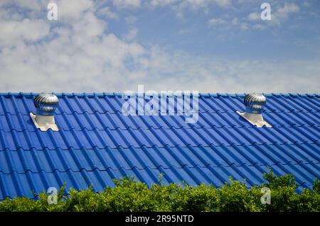 Dachmontierte Windturbinenkühlung Stockfoto