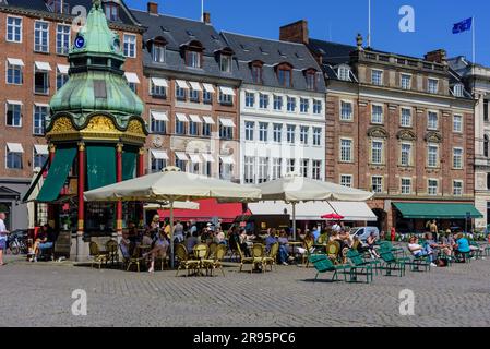 Kopenhagen, Kiosk am Kongens Nytorv // Kopenhagen, Kongens Nytorv, Erfrischungspavillon im Freien Stockfoto