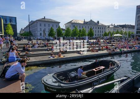 Kopenhagen, Hafen, Die Kissing Treppe, Ofelia Beach // Kopenhagen, Hafen, Die Kissing Treppe, Ofelia Beach Stockfoto