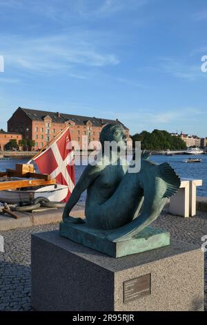 Kopenhagen, Hafen, Skulptur Meerjungfrau von Anne Marie Carl-Nielsen // Kopenhagen, Hafen, Meerjungfrau Skulptur von Anne Marie Carl-Nielsen Stockfoto