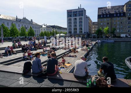 Kopenhagen, Hafen, Die Kissing Treppe, Ofelia Beach // Kopenhagen, Hafen, Die Kissing Treppe, Ofelia Beach Stockfoto