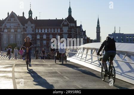 Kopenhagen, Fahrrad- und Fußgängerbrücke Lille Langebro // Kopenhagen, Lille Langebro Fahrrad- und Fußgängerbrücke Stockfoto