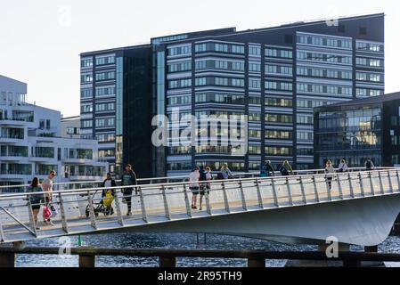 Kopenhagen, Stadtentwicklungsgebiet Südhafen, Bryggebroen, Fahrrad- und Fußgängerbrücke // Kopenhagen, South Harbour Development Area, Bryggebroen, Bi Stockfoto