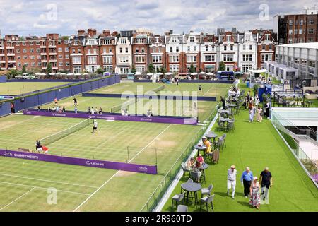 24. Juni 2023; Cinch Championships, Queens Club, West Kensington, London, England: Cinch Championships Queens Club, 6. Tag; Tennis-Fans betreten das Gelände des Queens Club Stockfoto