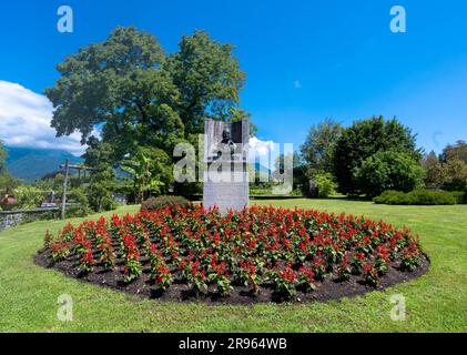 Blumenbeete in den botanischen Gärten der Villa Taranto, Verbania, Lago Maggiore, Piemont, Italien. Stockfoto