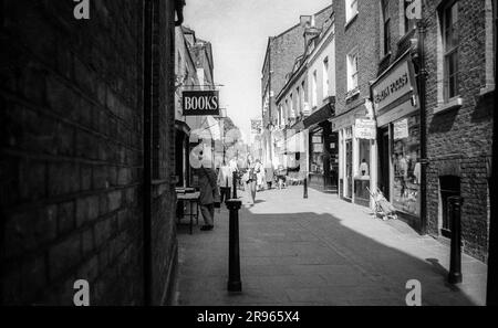 1975 Schwarzweiß-Archivbild des Flask Walk in Hampstead, London NW3. Stockfoto