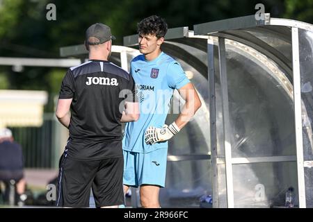 Oudenaarde, Belgien. 24. Juni 2023. Anderlecht's Timon Vanhoutte wurde während eines freundlichen Fußballspiels zwischen dem First Division Club RSC Anderlecht und KSV Oudenaarde am Samstag, den 24. Juni 2023, in Oudenaarde in Vorbereitung der kommenden Saison 2023-2023 gezeigt. BELGA FOTO TOM GOYVAERTS Kredit: Belga News Agency/Alamy Live News Stockfoto