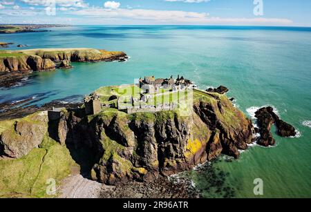 Dunnottar Castle Dun Fhoithear an der Nordseeküste südlich von Stonehaven, Schottland, stammt aus dem frühen Mittelalter und überlebt die Gebäude 14. bis 16. C. Stockfoto