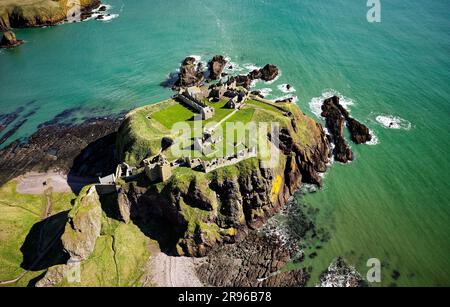 Dunnottar Castle Dun Fhoithear an der Nordseeküste südlich von Stonehaven, Schottland, stammt aus dem frühen Mittelalter und überlebt die Gebäude 14. bis 16. C. Stockfoto