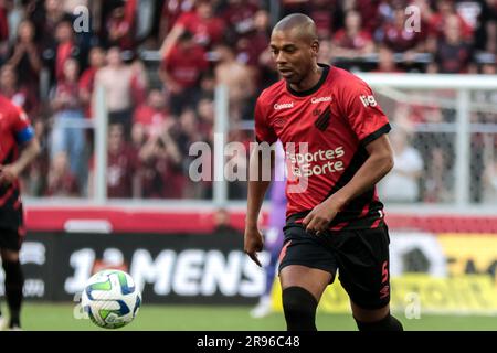 Curitiba, Brasilien. 24. Juni 2023. PR - CURITIBA - 06/24/2023 - BRASILEIRO A 2023, ATHLETICO-PR X CORINTHIANS - Fernandinho Spieler von Athletico-PR während eines Spiels gegen Corinthianer im Stadion Arena da Baixada für die BRAZILEIRO A 2023 Meisterschaft. Foto: Robson Mafra/AGIF/Sipa USA Guthaben: SIPA USA/Alamy Live News Stockfoto