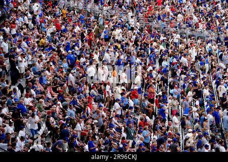 Fans auf den Tribünen während des Spiels der MLB London Series im London Stadium, London. Foto: Samstag, 24. Juni 2023. Stockfoto