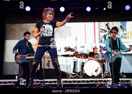 Die Pretender mit Johnny Marr auf der Bühne beim Glastonbury Festival auf der Worthy Farm in Somerset. Foto: Samstag, 24. Juni 2023. Stockfoto