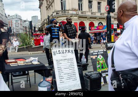 London, Großbritannien. 24. Juni 2023. Israelische Schule für universelles praktisches Wissen, ISUPK predigt am Piccadilly Circus. Kredit: JOHNNY ARMSTEAD/Alamy Live News Stockfoto