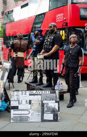 London, Großbritannien. 24. Juni 2023. Israelische Schule für universelles praktisches Wissen, ISUPK predigt am Piccadilly Circus. Kredit: JOHNNY ARMSTEAD/Alamy Live News Stockfoto