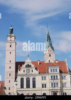 Rathaus Ingolstadt mit Pfeiffturm und Moritz Kirche Stockfoto