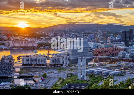 Wunderschöner Sonnenuntergang in Oslo, der norwegischen Hauptstadt Stockfoto