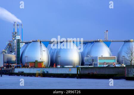 Faultürme, Hauptkläranlage, städtische Kanalisation, Kläranlage Koehlbrand, Hamburger Hafen, Elbe, Hamburg, Deutschland Stockfoto