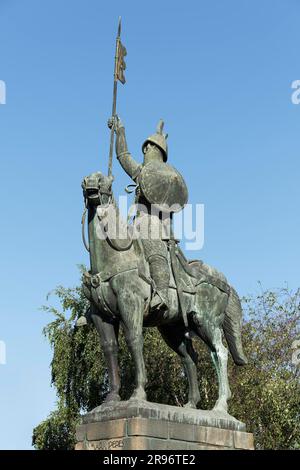 Reiterstatue von Vimara Peres vor der Kathedrale SE do Porto, Porto, Portugal Stockfoto