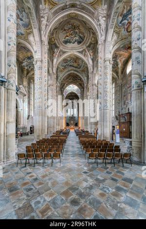 Nave und Chor, Kathedrale von Asti, Cattedrale di Santa Maria Assunta, Asti, Monferrato, Piemont, Italien Stockfoto
