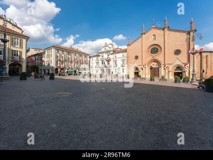 Piazza San Secondo mit Rathaus und Kirche, Chiesa San Secondo, Asti, Monferrato, Piemont, Italien Stockfoto