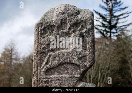 Der Jungfrauenstein. Pictish 9. C. Christian Cross Slab. Ostwand mit Zentaurmotiv. Kapelle Garioch, Grampian Region, Schottland Stockfoto