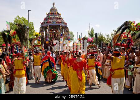 Tanz der Hindus am Hauptfesttag der großen Parade Theer, Tempelfestival, Hamm, Ruhrgebiet, Nordrhein-Westfalen, Deutschland Stockfoto