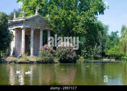 Giardino del Lago, Tempio di Esculapio, Villa Borghese Park, Rom, Italien Stockfoto