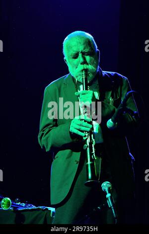 San Francisco, Kalifornien, USA. 21. April 2015. Peter Brotzmann spielt Free Jazz Clarinet (Kreditbild: © Rory Merry/ZUMA Press Wire) – NUR REDAKTIONELLE VERWENDUNG! Nicht für den kommerziellen GEBRAUCH! Stockfoto