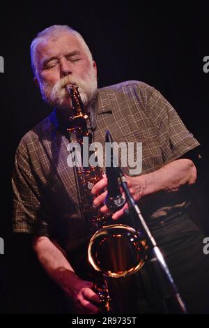 Tokio, Tokio, Japan. 18. April 2015. Peter Brotzmann Spielt Free Jazz Saxophone. (Kreditbild: © Rory Merry/ZUMA Press Wire) NUR REDAKTIONELLE VERWENDUNG! Nicht für den kommerziellen GEBRAUCH! Stockfoto