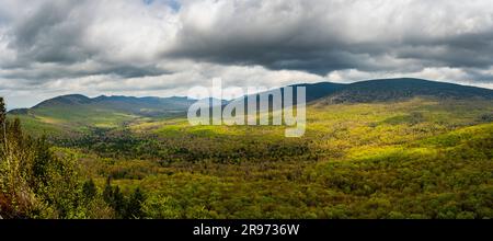 Panoramablick auf die Appalachen und das Mont-Mégantic Observatory in Kanada. Stockfoto