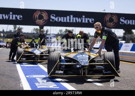 25 VERGNE Jean-Eric (FRA), DS Penske Formula E Team, Spark-DS, DS E-Tense FE23, Ambiance during the 2023 Southwire Portland ePrix, 9. Meeting of the 2022-23 ABB FIA Formula E World Championship, on the Portland International Raceway vom 22. Bis 24. Juni 2023 in Portland, Vereinigte Staaten von Amerika Guthaben: Independent Photo Agency Srl/Alamy Live News Stockfoto