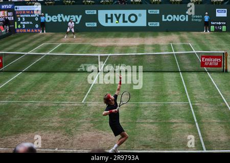 Halle, Westfalen, Deutschland. 24. Juni 2023. ANDREY RUBLEV in Aktion während der Terra Wortmann Open in der Owl Arena (Kreditbild: © Mathias Schulz/ZUMA Press Wire) NUR REDAKTIONELLE VERWENDUNG! Nicht für den kommerziellen GEBRAUCH! Stockfoto