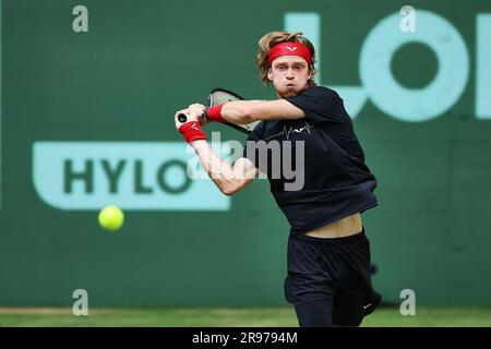 Halle, Westfalen, Deutschland. 24. Juni 2023. ANDREY RUBLEV in Aktion während der Terra Wortmann Open in der Owl Arena (Kreditbild: © Mathias Schulz/ZUMA Press Wire) NUR REDAKTIONELLE VERWENDUNG! Nicht für den kommerziellen GEBRAUCH! Stockfoto