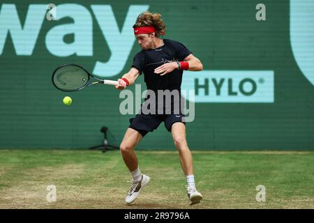 Halle, Westfalen, Deutschland. 24. Juni 2023. ANDREY RUBLEV in Aktion während der Terra Wortmann Open in der Owl Arena (Kreditbild: © Mathias Schulz/ZUMA Press Wire) NUR REDAKTIONELLE VERWENDUNG! Nicht für den kommerziellen GEBRAUCH! Stockfoto