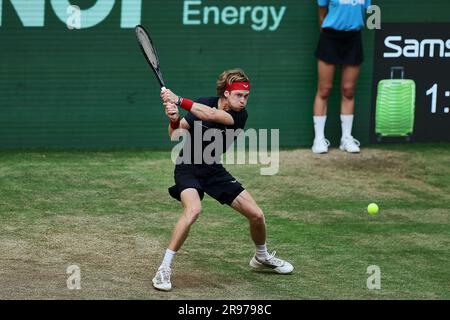 Halle, Westfalen, Deutschland. 24. Juni 2023. ANDREY RUBLEV in Aktion während der Terra Wortmann Open in der Owl Arena (Kreditbild: © Mathias Schulz/ZUMA Press Wire) NUR REDAKTIONELLE VERWENDUNG! Nicht für den kommerziellen GEBRAUCH! Stockfoto