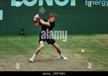 Halle, Westfalen, Deutschland. 24. Juni 2023. ANDREY RUBLEV in Aktion während der Terra Wortmann Open in der Owl Arena (Kreditbild: © Mathias Schulz/ZUMA Press Wire) NUR REDAKTIONELLE VERWENDUNG! Nicht für den kommerziellen GEBRAUCH! Stockfoto