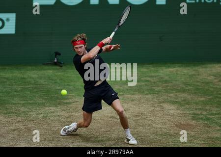 Halle, Westfalen, Deutschland. 24. Juni 2023. ANDREY RUBLEV in Aktion während der Terra Wortmann Open in der Owl Arena (Kreditbild: © Mathias Schulz/ZUMA Press Wire) NUR REDAKTIONELLE VERWENDUNG! Nicht für den kommerziellen GEBRAUCH! Stockfoto