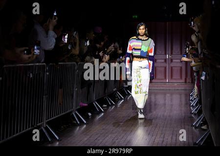 Paris, Frankreich. 24. Juni 2023. MARINE SERRE Spring Summer 2024 Runway während der Paris Fashion Week am 2023. Juni - Paris; Frankreich 24/06/2023 Gutschein: dpa/Alamy Live News Stockfoto