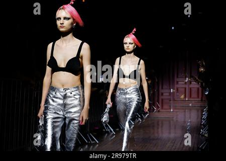 Paris, Frankreich. 24. Juni 2023. MARINE SERRE Spring Summer 2024 Runway während der Paris Fashion Week am 2023. Juni - Paris; Frankreich 24/06/2023 Gutschein: dpa/Alamy Live News Stockfoto